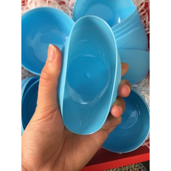 Bát nhựa dẻo trộn mặt nạ