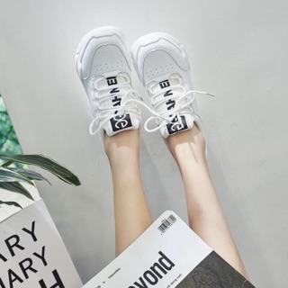Giày thể thao độn đế
