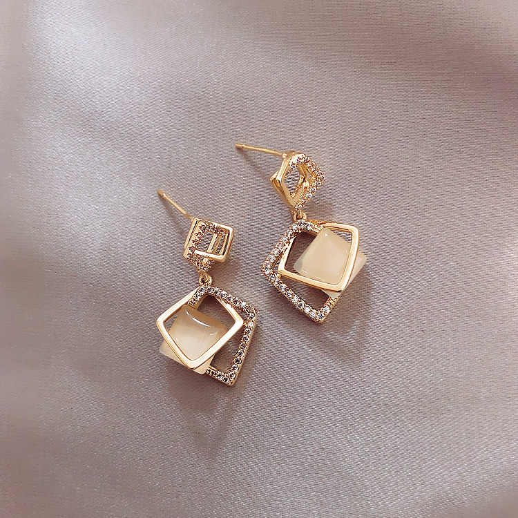 Khuyên tai thời trang Hàn Quốc mới