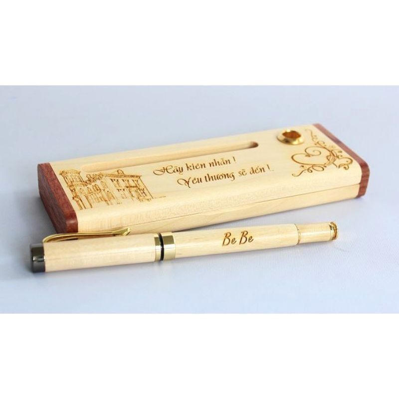 Bút gỗ nắp khắc tên, logo, câu chúc theo yêu cầu
