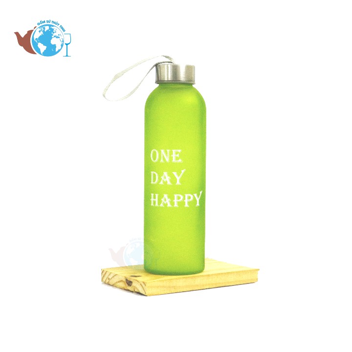 Bình đựng nước thủy tinh màu in chữ One Day Happy 500ml có dây xách