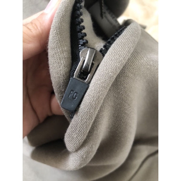 [SẴN] Áo khoác hãng Essentials CHỮ CAO SU (có kèm ảnh thật) | BigBuy360 - bigbuy360.vn