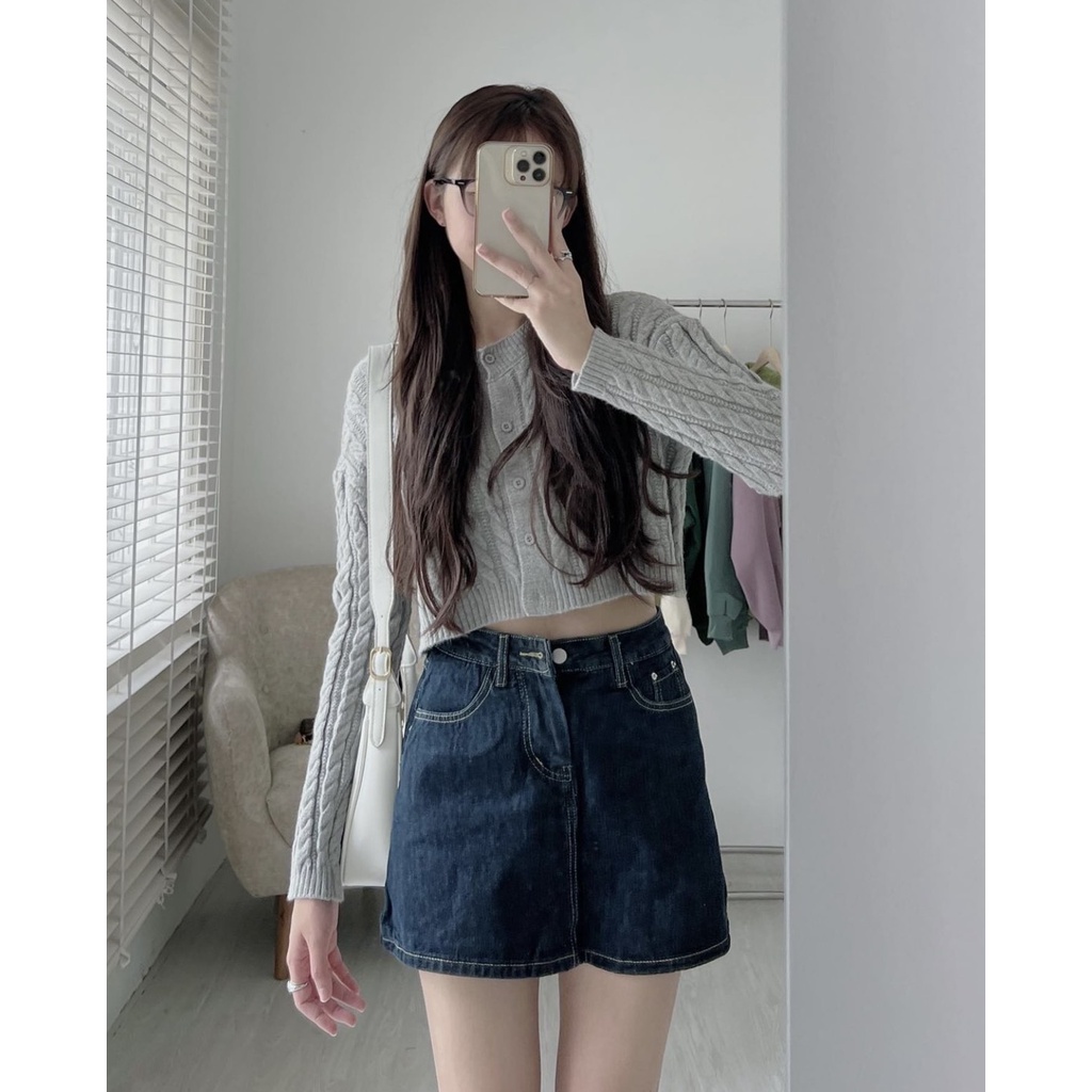 Áo len croptop cổ tròn cài cúc Hàn Quốc