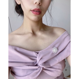 cài áo đính đá