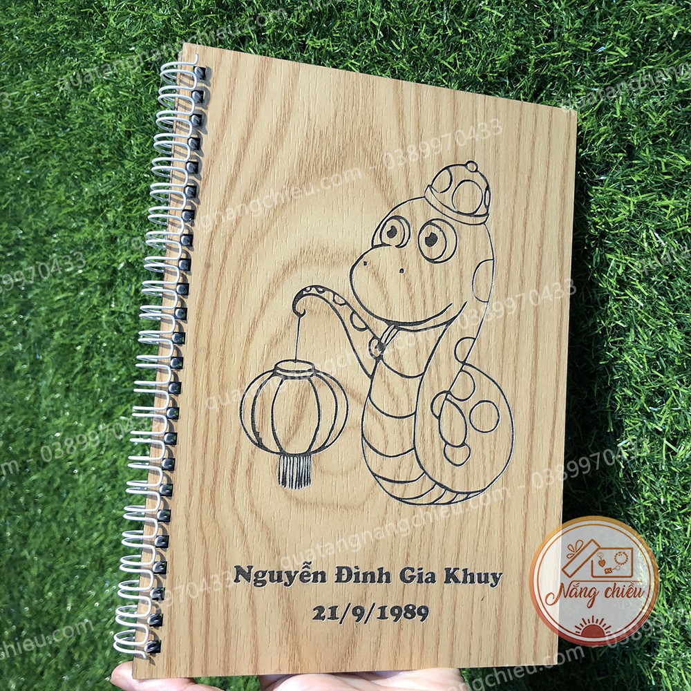 Món quà tặng con yêu - Sổ tay handmade bìa gỗ cứng thiết kế theo yêu cầu - Mẫu sổ hình rắn