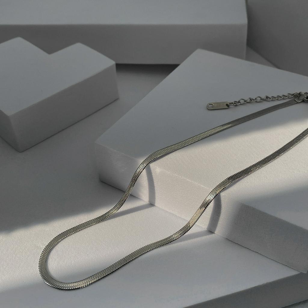 Dây chuyền thép titan dạng sợi xích ngắn bản rộng màu bạc đơn giản thời trang cá tính