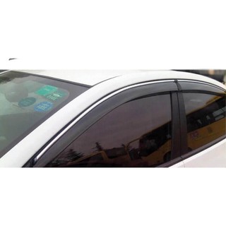 Vè che mưa nissan sunny