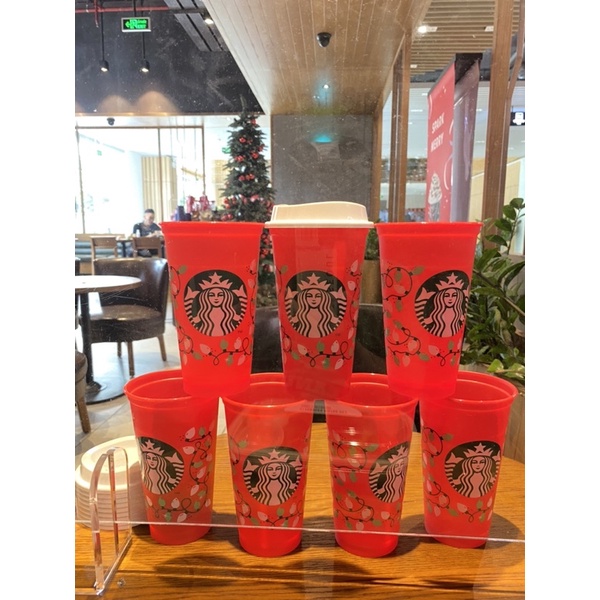 Ly Nhựa mùa Noel tại Starbucks vietnam 2021