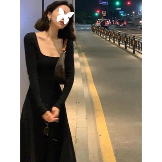 Váy cổ vuông