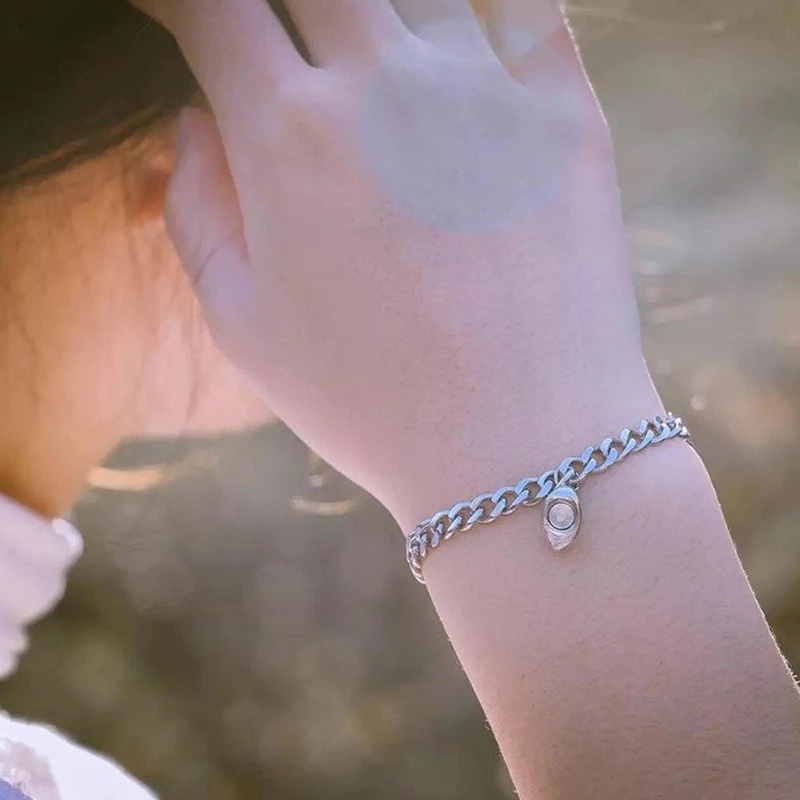 Set 2 vòng tay kim loại mặt hình trái tim cho cặp đôi