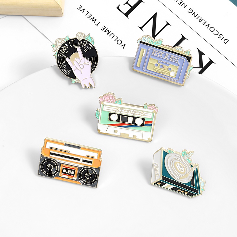 Ghim Cài Áo Hình Băng Cát Sét Phong Cách Retro