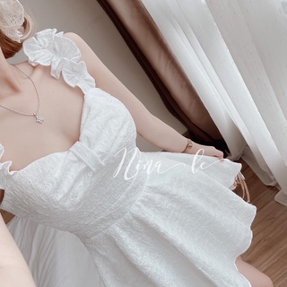 Đầm xốp xoè bèo vai