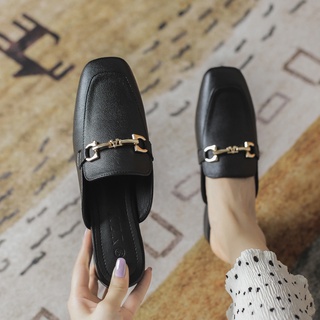Flat sandals with simple design fashion