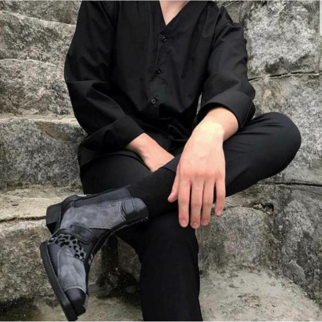 Áo sơ mi nam nữ dài tay Unisex Basic TRƠN màu trắng và đen Chất cotton lụa mịn mát form rộng suông