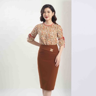 Áo kiểu hoa nhí tay lỡ xòe phối viền đỏ, cổ tròn đính ren MMOutfit A0720951