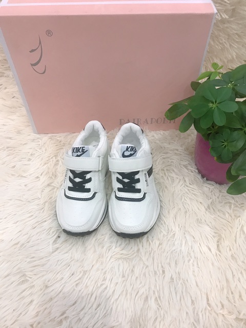 Giầy thể thao cho be trai , gái