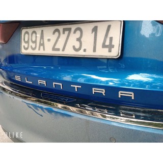 Tem chữ nổi Elantra dán đuôi xe