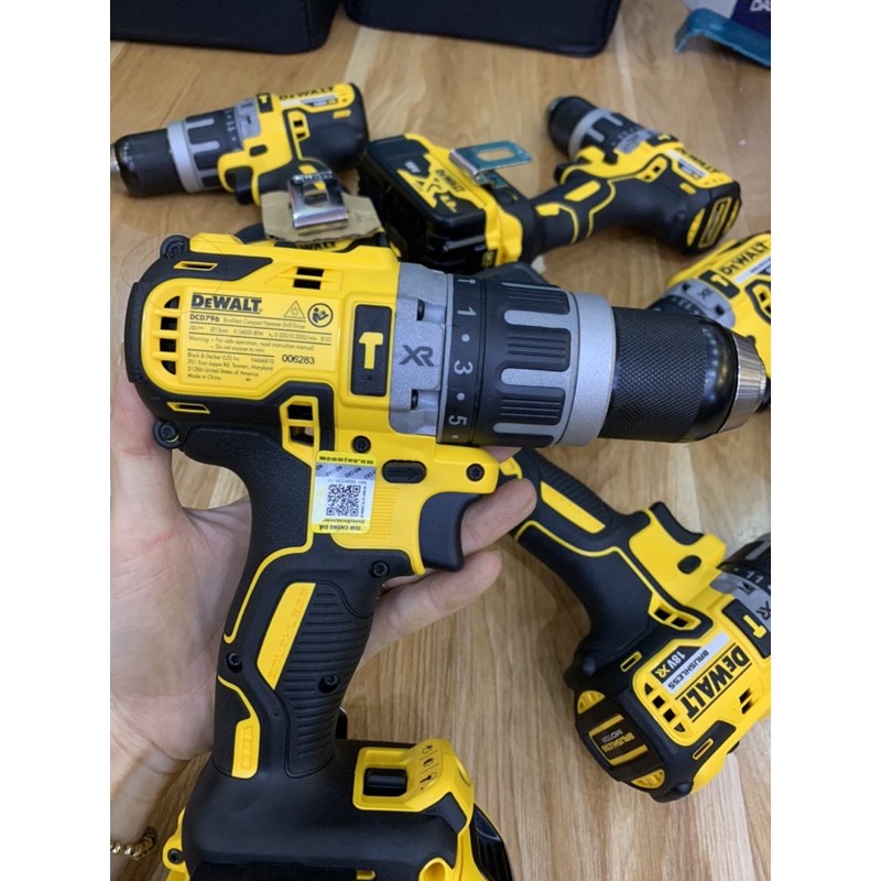 Máy khoan dùng pin DeWALT 18V DCD796 hàng chính hãng