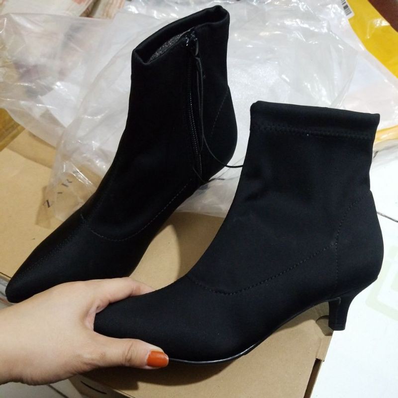 Giày bốt cao gót H&M đen mũi nhọn 3cm size 37