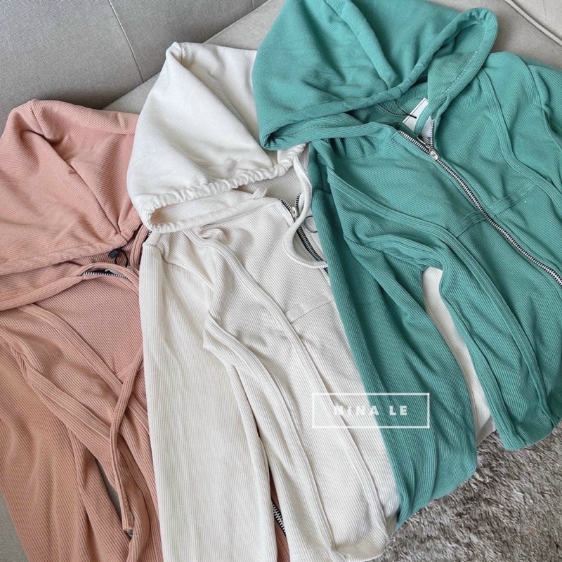 Áo khoác len nhung tăm lai bầu thêu chữ