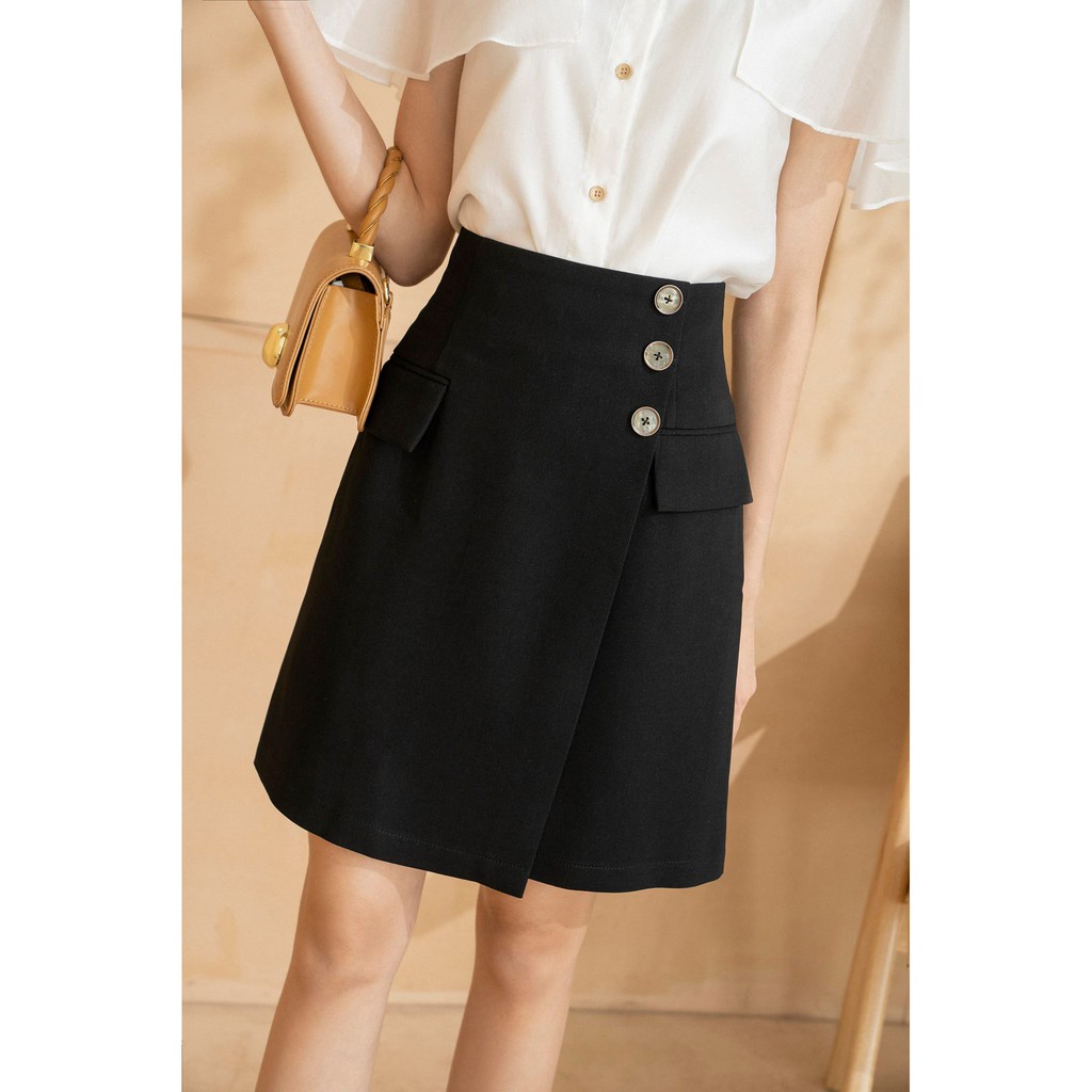 Chân váy cạp liền tà lệch nắp túi đính 3 khuy TIIN STORE CHN125