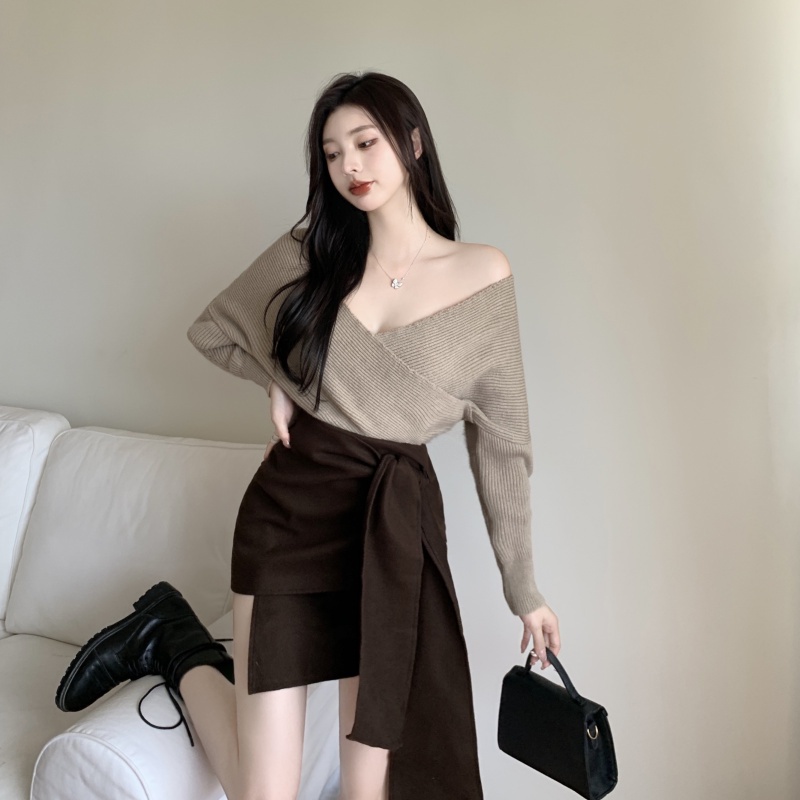 áo len cổ chữ V dài tay + chân váy lưng cao thời trang nữ