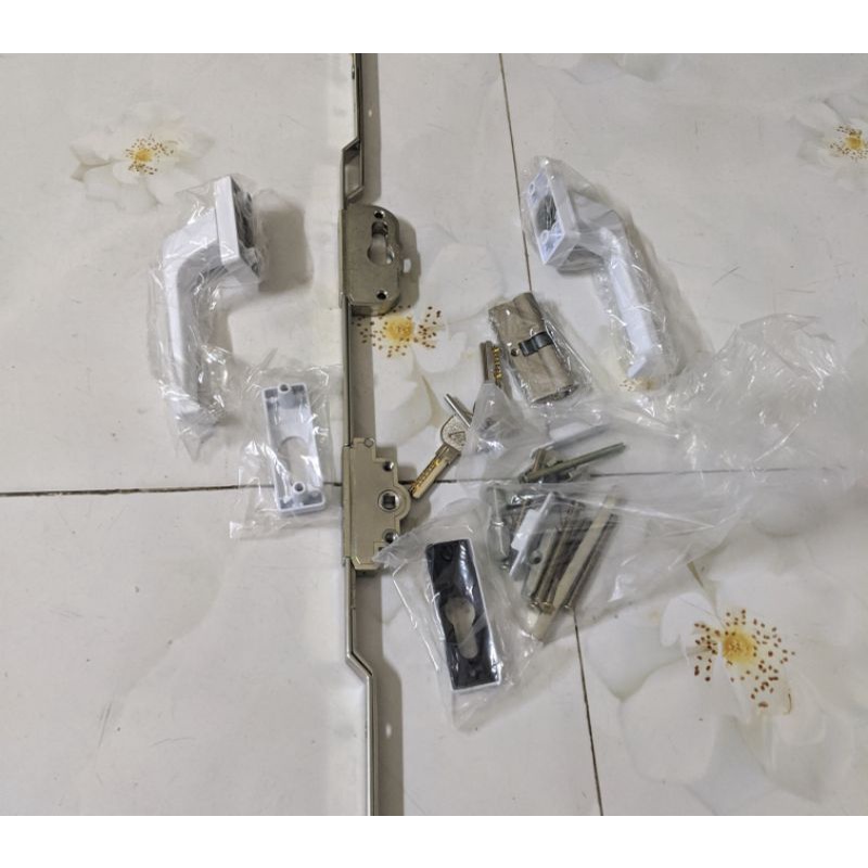 Bộ khóa cửa nhựa lõi thép uPVC đa điểm 1600 và 1800 cho cửa đi lùa