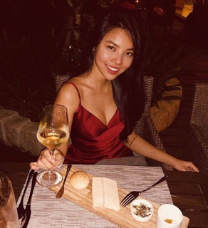 Đầm cổ đổ xẻ tà cực quyến rũ