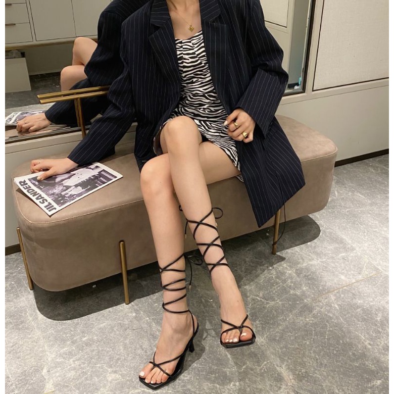 Dép Cao Gót Xỏ Ngón Mũi Vuông Phối Dây Cao 7 Phân Màu Đen Trắng