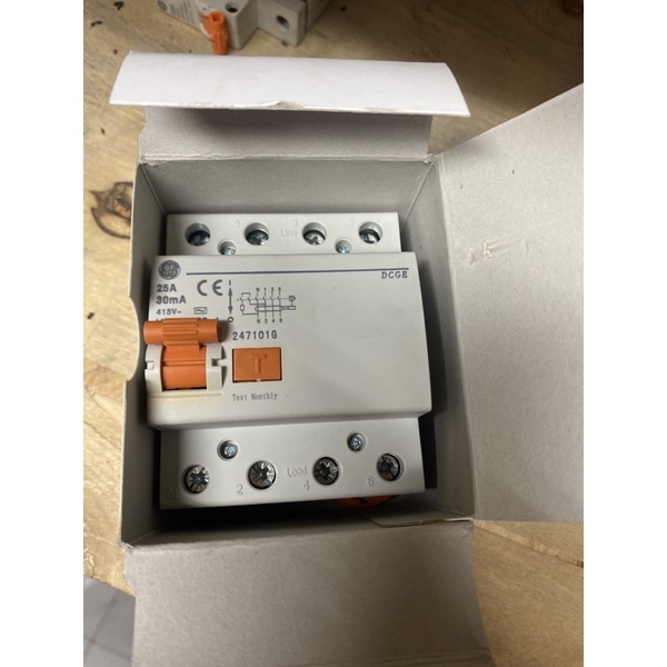 Cầu dao chống rò RCCB 4P 25A/30mA_ DCGE425/030