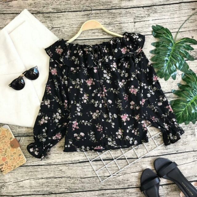 Áo bẹt vai hoa