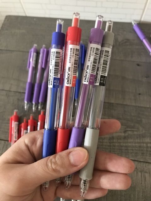 VIẾT GEL BẤM CHOSCH CS-8698 đầu bút 0.5mm
