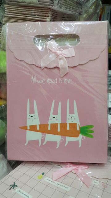 Túi quà giấy dễ thương | BigBuy360 - bigbuy360.vn