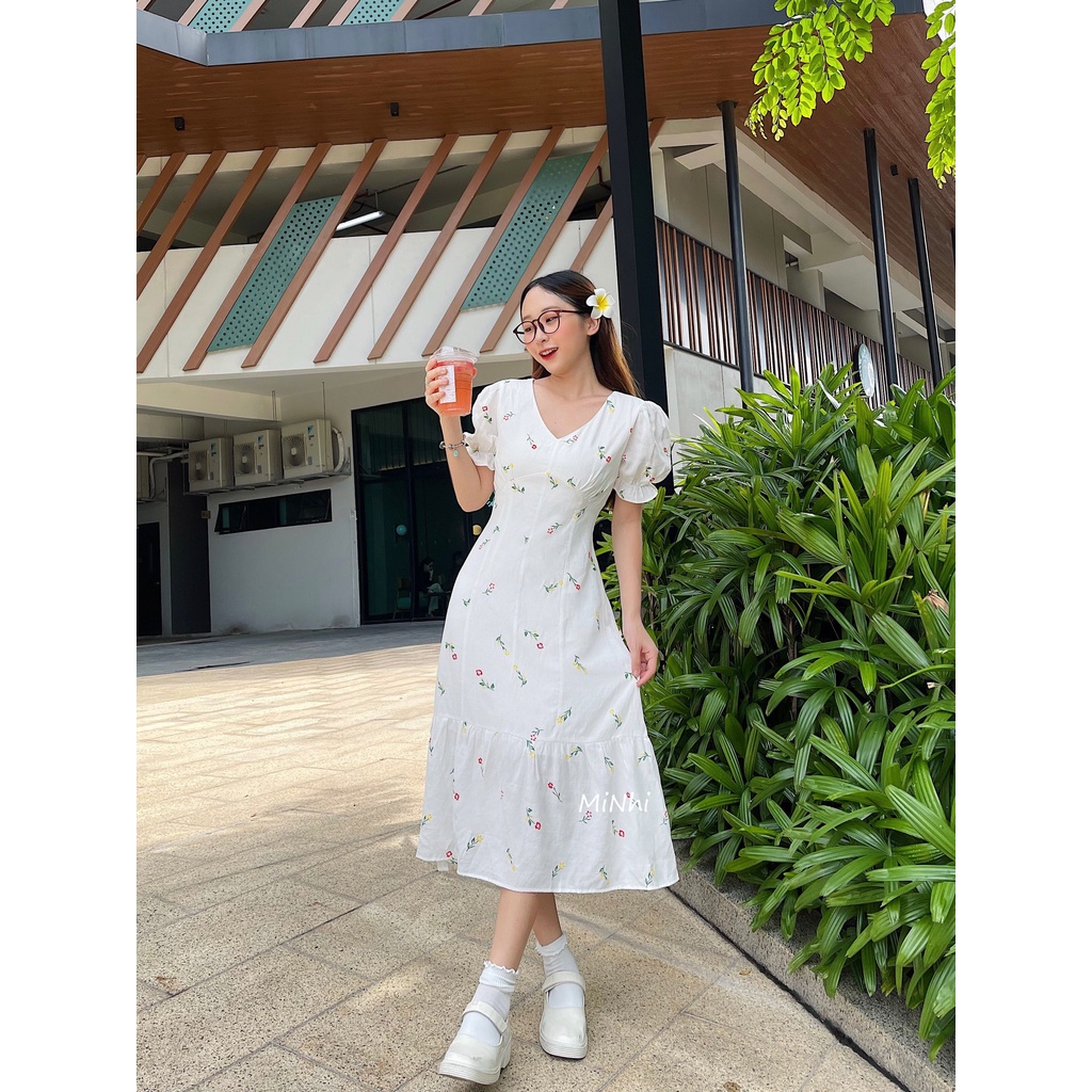 Đầm hoa nhí trắng nơ lưng, Váy hoa nhí cổ tim vải hoa mát mẻ Cao Cấp dáng xòe tay ngắn cổ V - MiNhi