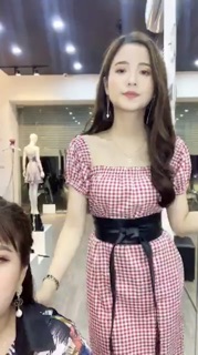 Váy đỏ hở vai nhà cchat
