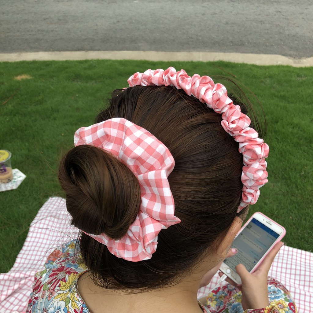 [Mã FAGOGO giảm 12% đơn 99K] Dây buộc tóc Scrunchies Caro (ảnh thật shop chụp) | BigBuy360 - bigbuy360.vn