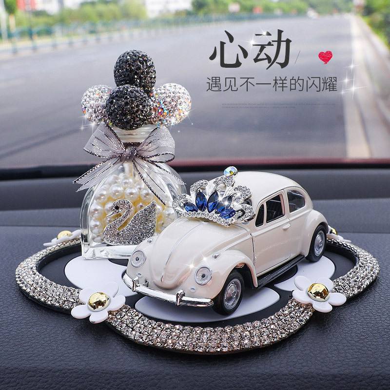 Set Ô Tô Beetle Cổ Điển Và Trùm Bóng Đính Đá Trang Trí Taplo Ô Tô Cao Cấp, Nước Hoa Ô Tô