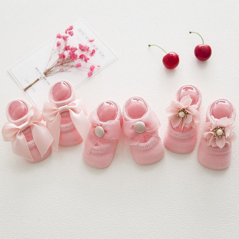 Set 3 Đôi Vớ Cotton Chống Trượt Xinh Xắn Dành Cho Bé