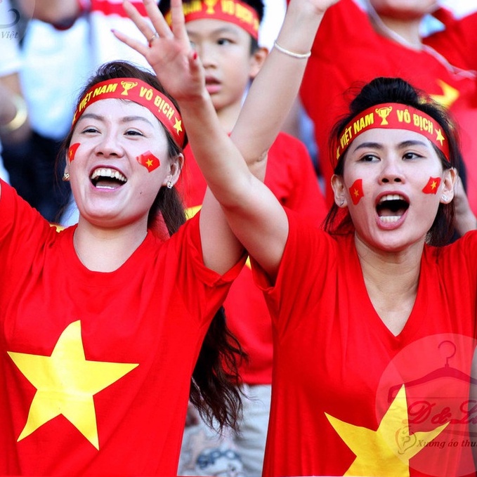 Áo cờ đỏ sao vàng, cổ vũ bóng đá, Việt Nam