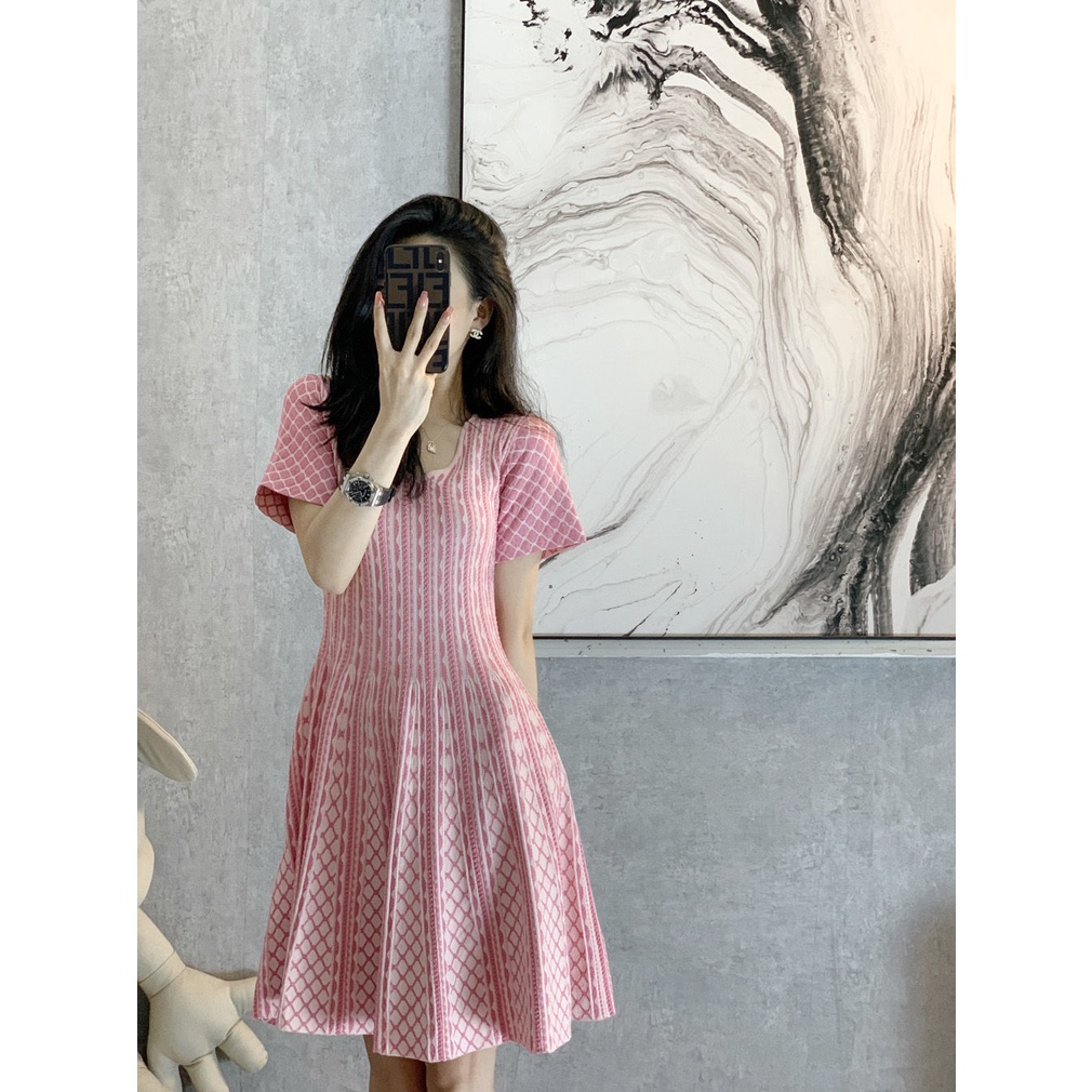Pink dress women's summer new French style retro niche waist slimming elegant short-sleeved knitted dress