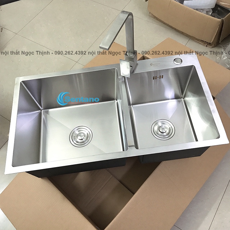Combo Chậu rửa chén SENTANO 82x45cm 2 hộc lệch có vòi nóng lạnh vuông dẹp