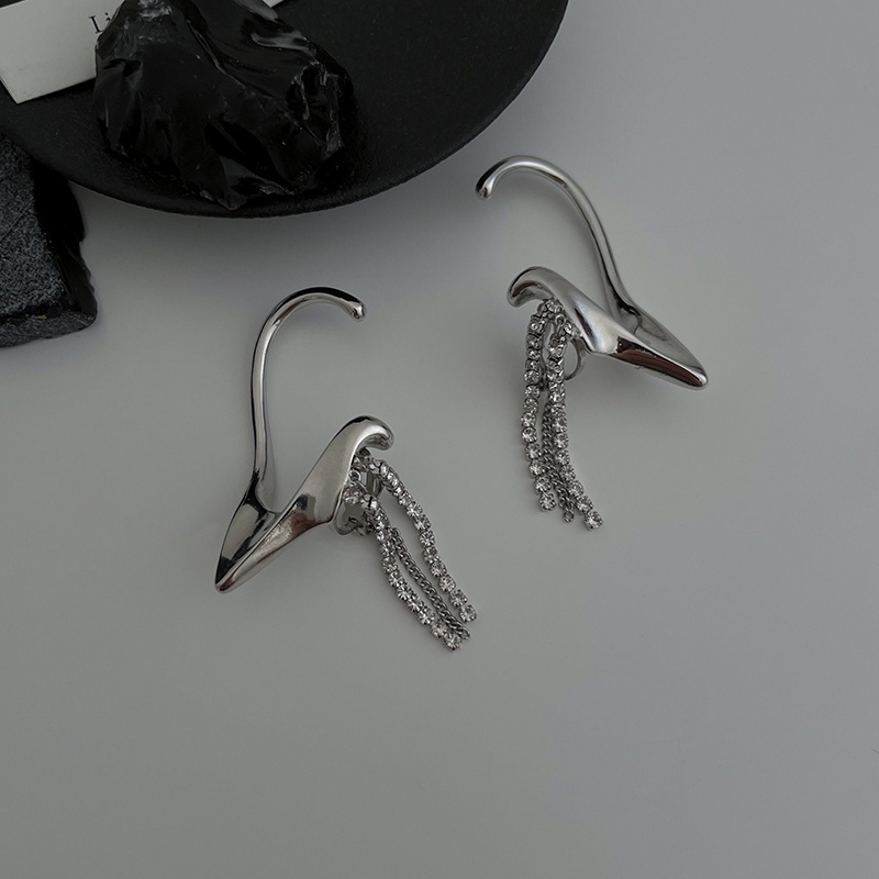 Khuyên kẹp tai họa tiết xương thời trang cho nữ