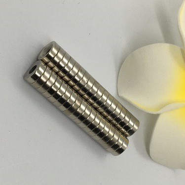 Nam Châm Vĩnh Cửu 10x3 Lỗ Vát Mạ Nikel Lực Từ N35