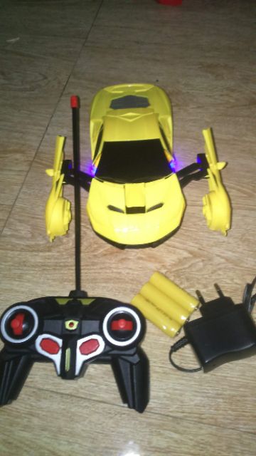 Xe điều khiển từ xa chạy 4 hướng biến thành Robot 82(PIN sạc và tặng kèm PIN)