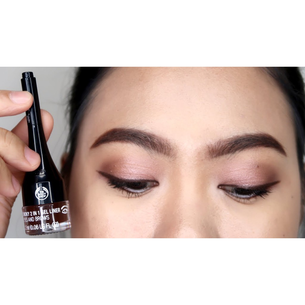 Kẻ mắt và mày dạng gel THE BODY SHOP Smoky 2-In-1 Gel Eyeliner and Brow Definer