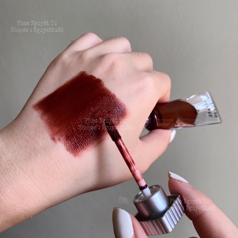 Son kem lì Kakashow velvet thiết kế dạng tuýp xinh xắn hiệu ứng mịn lì tự nhiên