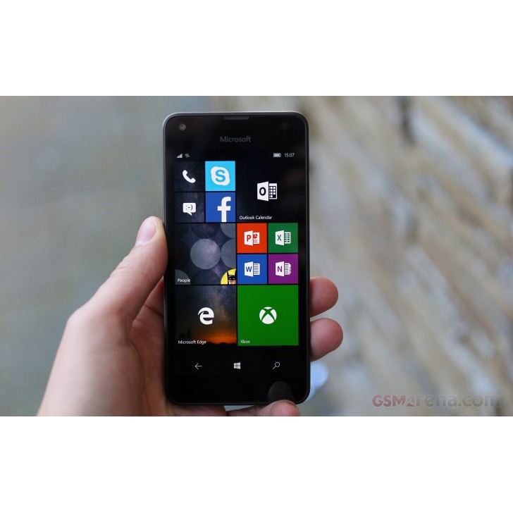 Điện thoại cảm ứng giá rẻ Microsoft Lumia 550