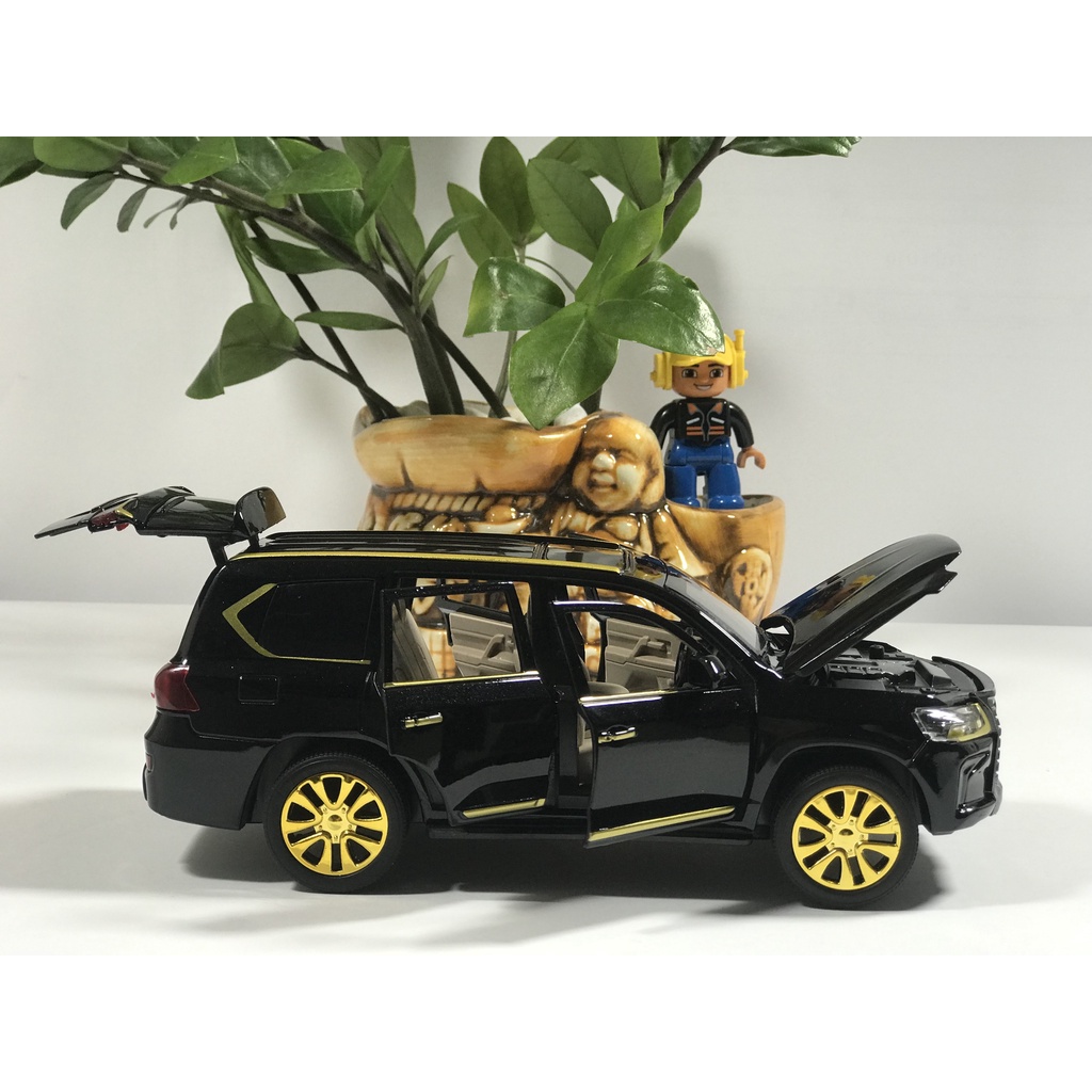 Mô hình xe ô tô Lexus LX570 tỷ lệ 1:24 bằng kim loại giá rẻ nhất