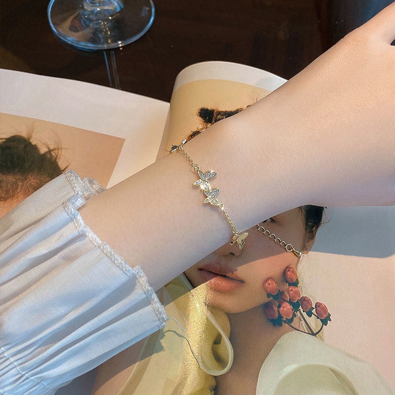 Vòng Tay Đính Đá Kim Cương Hình Bướm Thiết Kế Đơn Giản Xinh Xắn Cho Nữ