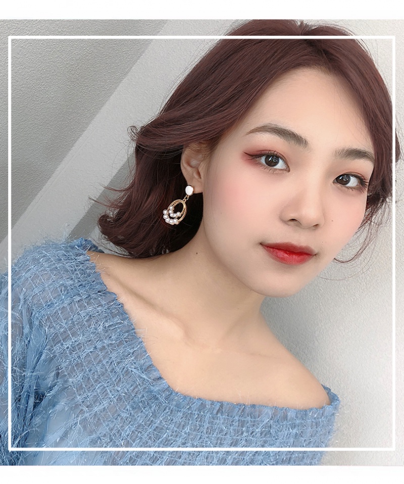 Hoa tai dáng dài đính ngọc trai phong cách Retro 2023